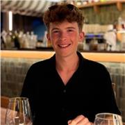 Étudiant pédagogue, patient avec de l’expérience en aide aux devoirs grâce a ma petite sœur, qui passe le brevet des collèges !
