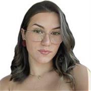 Estudiante universitaria responsable y paciente, imparte clases de repaso.