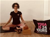 Imparto clases de yoga lo combino con aceites esenciales. más de 20 años practicando. meditación y pranayamas. a domicilio y por zoom
