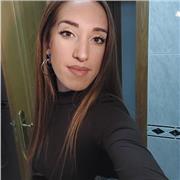 Dinámica y proactiva y maestra de educación primaria.