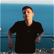 Chico joven, sociable y extrovertido, en Vallecas. Da clases de inglés a todos los niveles; otras asignaturas hasta la ESO/Bach.