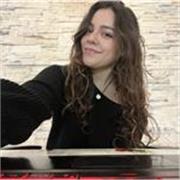 Estudiante con bachillerato reciente y estudiando un grado, con experiencia en todas las materias.