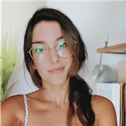 Con experiencia en comunicación y docencia. Con enfoque actual en la enseñanza del inglés.