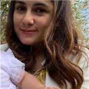 Docente di scienze naturali, matematica e fisica impartisce lezioni di matematica e scienze naturali per studenti di scuola media