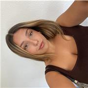 Estudiante de 2º de Bachillerato, podria ayudar con deberes relacionados con idiomas ( y si es primaria, podria ayudar con todas)