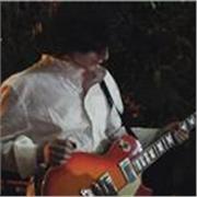 Clases de guitarra en Madrid. Tengo grado (UAX) y máster (Musikene) en música moderna y jazz