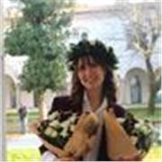 Laureata in Filologia moderna, offre ripetizioni di italiano, inglese, francese, storia/geografia, filosofia e aiuto compiti. 
