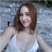 Estudiante universitaria en el área social, me caracterizan la excelencia académica y un nivel avanzado de inglés.