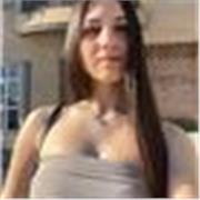 Profesora de apoyo da clases de todas las asignaturas y ayuda con los deberes. 