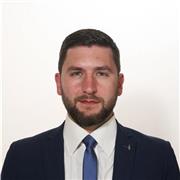 Ragazzo 28 anni impartisce lezione di Storia con semplicità