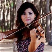 Diplomata al conservatorio, impartisce lezioni di violino, anche a domicilio , senza limiti di età, per principianti e non, /h