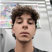 Ho studiato graphic design al liceo artistico di Pisa, e attualmente frequento l'accademia di belle arti di Firenze Graphic design