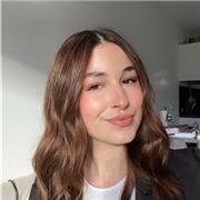 Ich bin Masterstudentin für Grundschulpädagogik und habe währenddessen an Schulen gearbeitet. (Grund-& weiterführende Schulen)