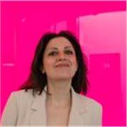 Sono una docente di italiano interessata alla metodologie di apprendimento e con l'obiettivo di appassionare alla letteratura 