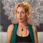 ¡Hola! Soy Meri Jardins, nacida entre el catalán y el castellano, mis lenguas maternas.
 Soy muy social, de todas las edades