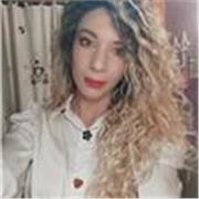 Docente di materie umanistiche offre lezioni a studenti di scuola media e superiore e per studenti stranieri