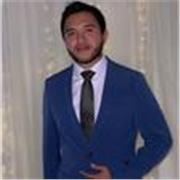 Licenciado en Educación, con una Maestría en proceso