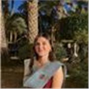 Como una persona constante y trabajadora. Tengo la titulación de maestra de infantil pero puedo dar refuerzo de alguna asignatura 