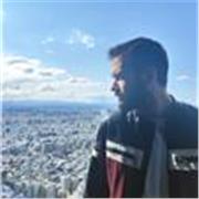 Profesor con amplios conocimientos de la industria del videojuego y experiencia en su desarrollo básico. 