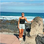 Maestra de escuela primaria de inglés. Si hace falta niñera. Muy responsable. Experiencia de cinco años como enseñante y un año cómo maestra de educación especial