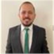 Profesor de matemáticas para jóvenes estudiantes que se inician en esta materia