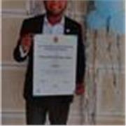 Profesor de filosofía que desarrolla una formación integral en el estudiante, además, brinda las herramientas necesarias para el desarrollo del pensamiento humano
