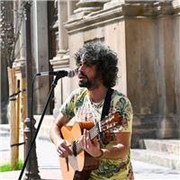 Profesor de guitarra (flamenca y eléctrica) y cante flamenco imparte clases particulares