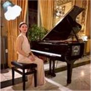 Maestra di Pianoforte di formazione classica, con anni di esperienza, impartisco lezioni individuali per tutte le età!