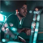 Profesór de batería, técnica, estilo, léctura y escritura. Clases presenciales a domicilio y online... formacion academica estudios en escuela superior de jazz y cursos pariculares con diversos profesores del medio