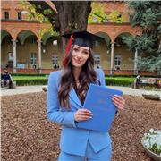 Lauretata (magistrale) in Lingue e Letterature straniere con 110 e Lode impartisce ripetizioni di inglese per scuole elementari/medie/superiori, in presenza oppure online. Prezzo da concordare in base alla richiesta