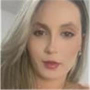 Professora com experiência em educação infantil e anos iniciais