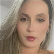 Professora com experiência em educação infantil e anos iniciais