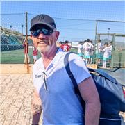 Esperto di Storia ..laureato in Economia,impartisce lezioni di Storia