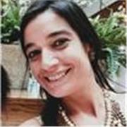 Profesora titulada en arquitectura de interiores e ingeniería de diseño industrial.