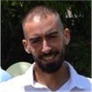 Particulier maîtrisant la langue anglaise donne des cours au étudiants