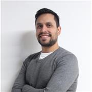 “Profesor titulado en Traducción e Interpretación (francés, italiano e inglés) con más de seis años de experiencia