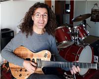 Professeur de guitare, basse, initiation à la batterie