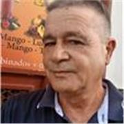 Soy licenciado en ciencias económicas y empresariales y he dado clases de matemáticas. 