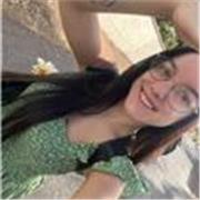 Profesora de violín apta para dar clase a niños que cursen desde 1º de Enseñanzas Elementales hasta 6º de Enseñanzas Profesionales