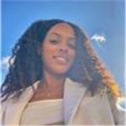 Soy una profesional del diseño que pretende fomentar el interés de las personas por el diseño de interiores o decoración