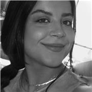 Profesora de francés estudia grado de filología francesa, ademas de haber estudiado dos años en Francia.Con titulo B2