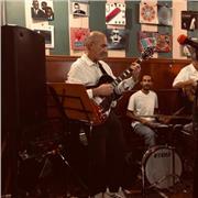 insegnante di chitarra moderna
