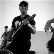 Profesor de música inicial, clases de teoría y práctica, ex alumno del conservatorio Felipe Boero, actual ingresantes de la universidad de Composición musical en Música Popular