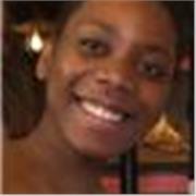 Étudiante ingénieure donnant des cours de maths et sciences plus en général 