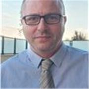 Ingegnere elettronico offre lezioni di elettronica, matematica, fisica e informatica per le scuole superiori e medie