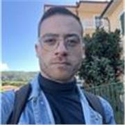 Insegnante di Lettere offre ripetizioni e aiuto compiti in materie umanistiche.