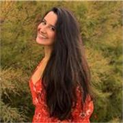 Profesora licenciada en una rama de la comunicación. Publicidad y Relaciones Públicas. Especializada en redacción.