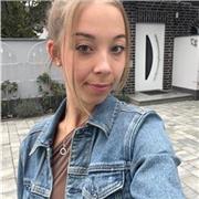 Studentin Lehramt Deutsch bietet online Nachhilfe für Kinder und Erwachsene mit Deutsch als Erst- oder Fremdsprache.