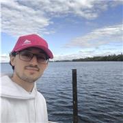 Maestro de Educación Primaria (Mención de inglés) con experiencia de 1 año trabajando en EEUU como segundo profesor en el aula.