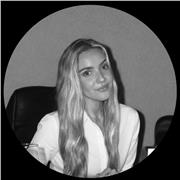 Soy una persona apasionada por la enseñanza del inglés, con nivel nativo tras cursar colegio y universidad en inglés.